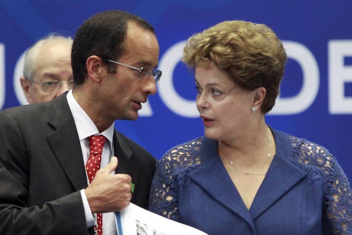 Em emails entregues por delação, Marcelo Odebrecht dizia que Dilma sairia do Planalto “algemada”