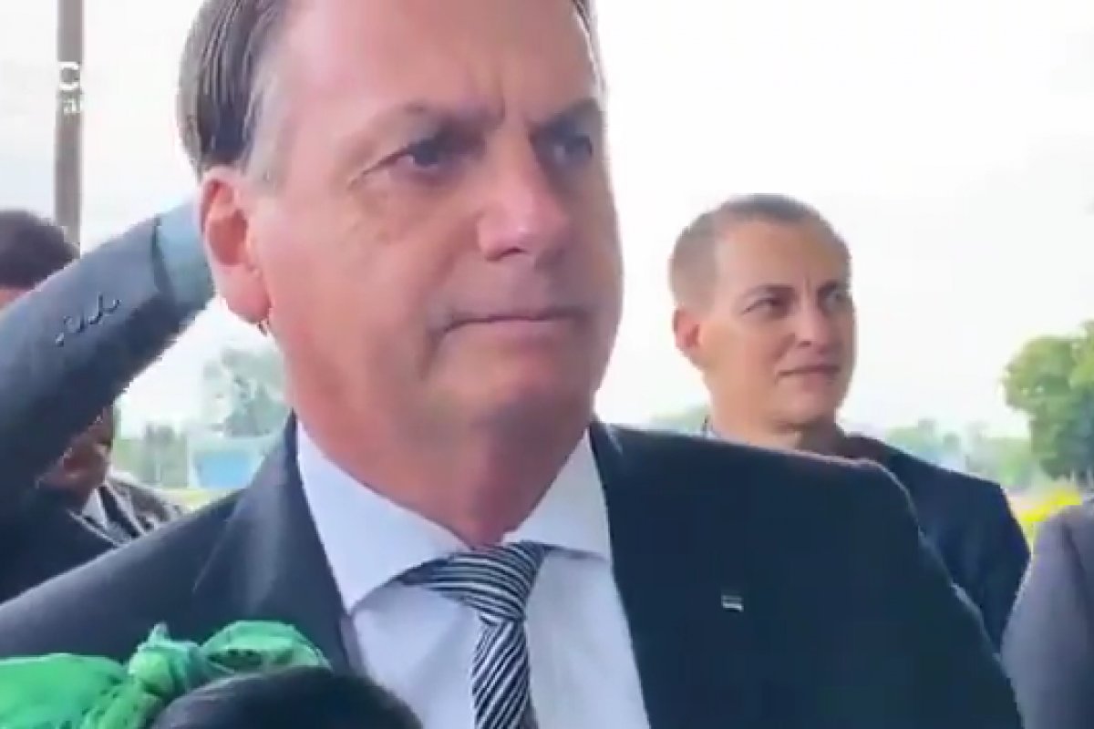 Vídeo: "Tá chegando ao fim esse sofrimento", diz Bolsonaro sobre medidas restritivas