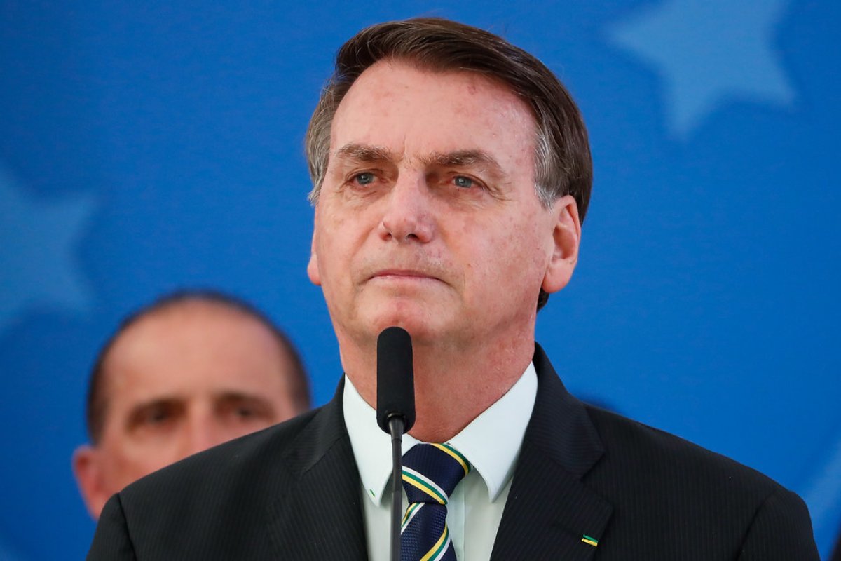 Bolsonaro sanciona Orçamento 2021 e abre possibilidade para adiantar 13º de aposentados