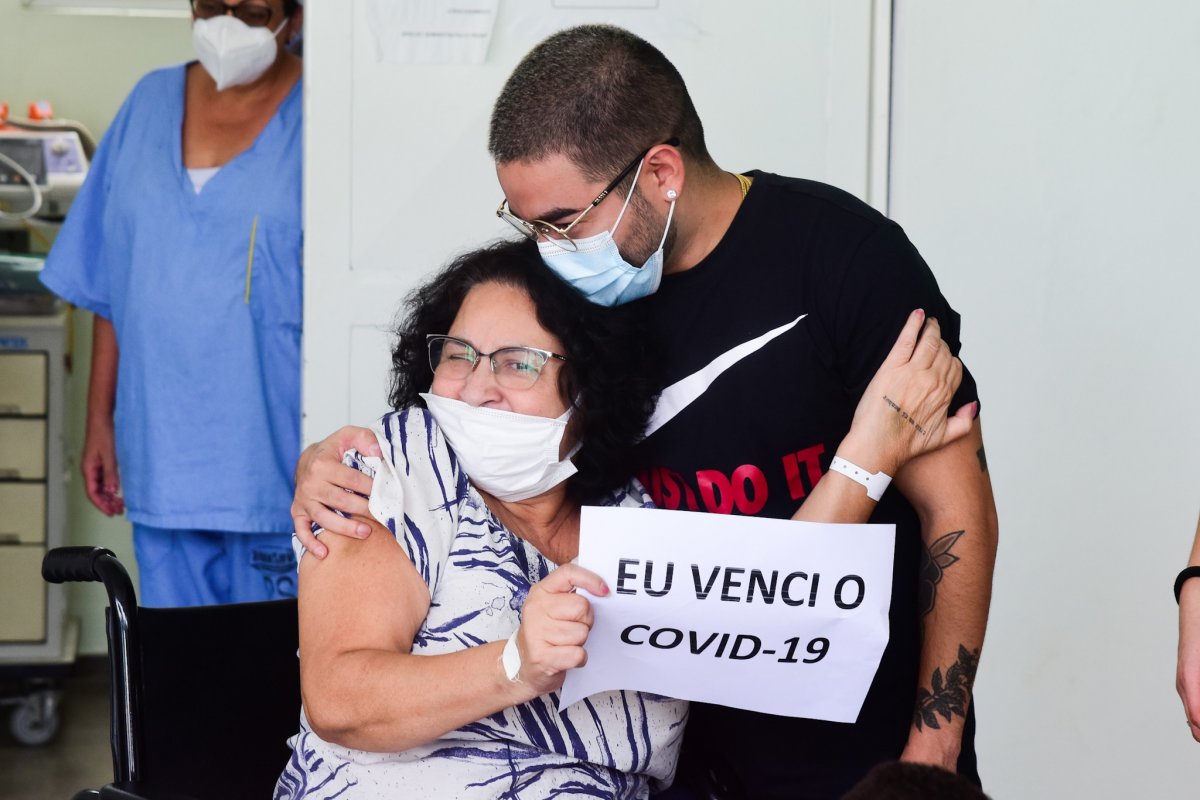 Viva! Mãe do apresentador Yudi tem alta hospitalar após internação por Covid-19!