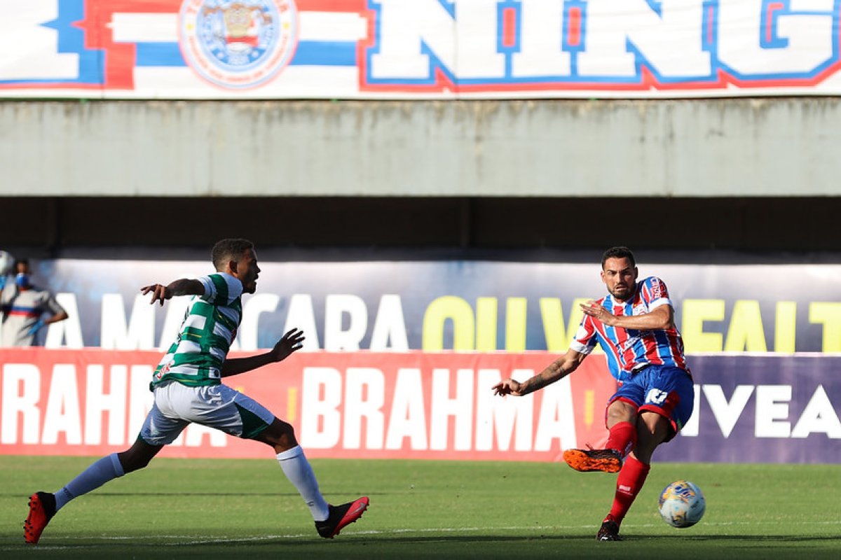 Gilberto faz quatro, Bahia passa por cima do Altos-PI e assume liderança do Grupo A da Copa do Nordeste