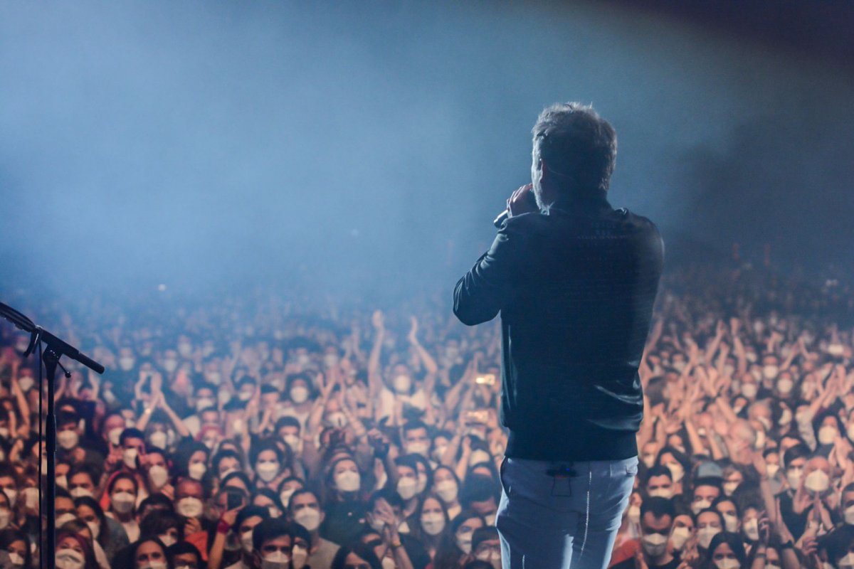 Vídeo: Barcelona realiza show com 5 mil pessoas após realização de testes de Covid-19