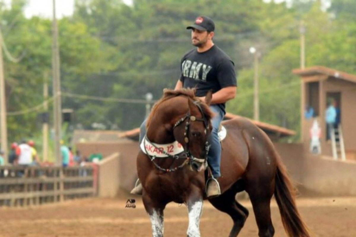 Necropsia de Adriano da Nóbrega contradiz depoimento de PMs da Bahia