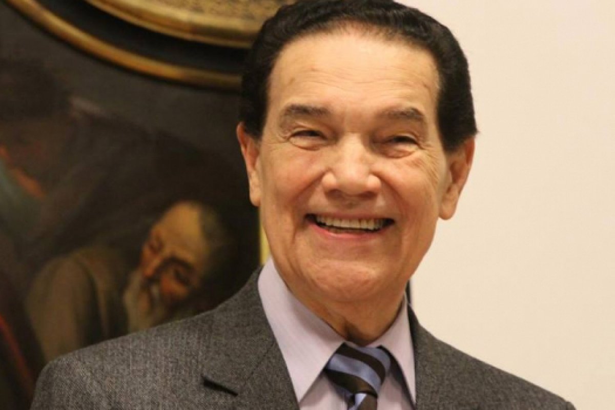 Aos 93 anos, Divaldo Franco recebe vacina contra a Covid-19 em Salvador