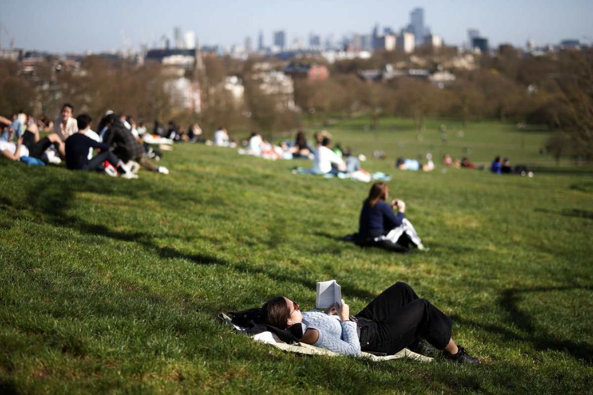 Depois de quase três meses, Inglaterra ameniza lockdown