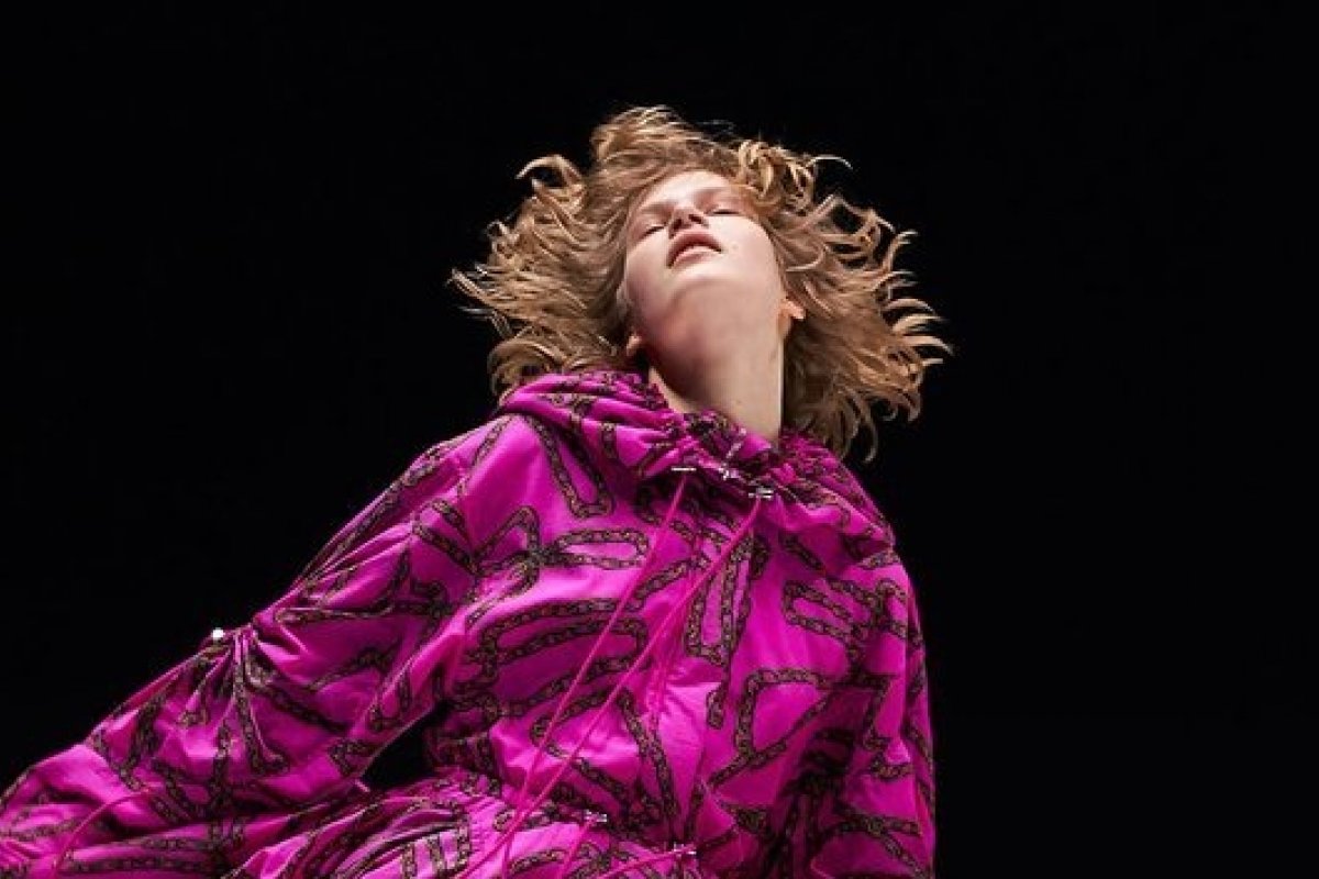 Kenzo lança coleção de outono-inverno 2021 homenageando o fundador e suas cores