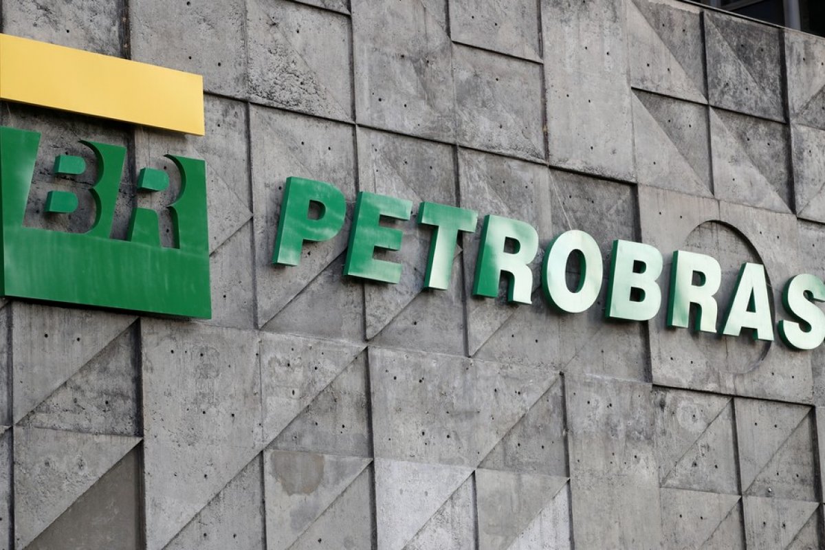Claudio Costa, Gerente de Recursos Humanos da Petrobras é demitido