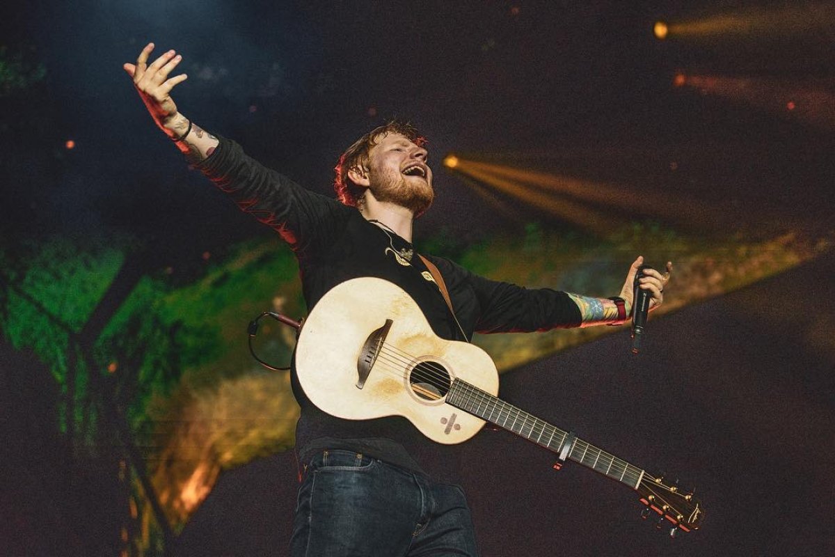 Ed Sheeran bate U2 e se torna artista com a turnê mais rentável do mundo