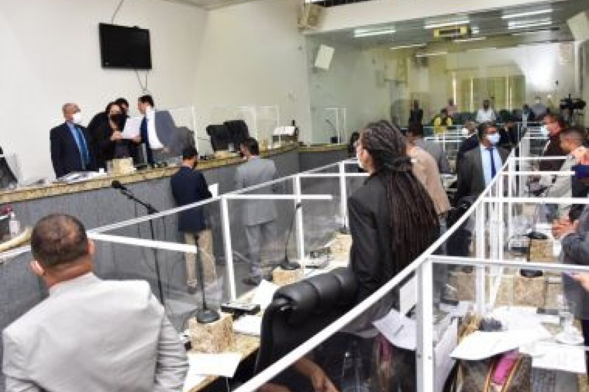 Câmara de Feira de Santana aprova multa de R$ 300 para quem não usar máscara em espaços públicos