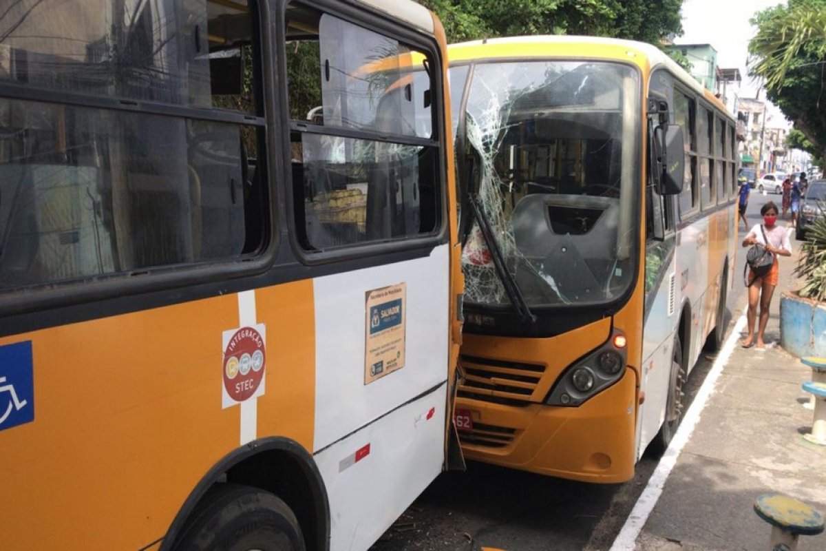 Batida entre micro-ônibus deixa feridos no bairro da Cidade Nova, em Salvador