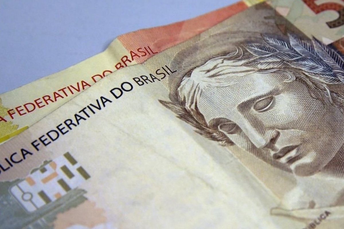 Parcela de famílias endividadas volta a crescer, aponta CNC