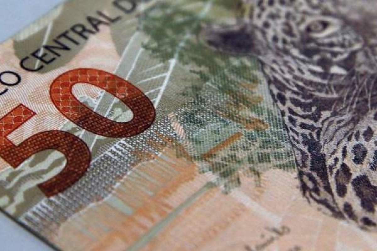 PIB do país cai 0,5% no trimestre e sobe 3% no ano, diz Ipea