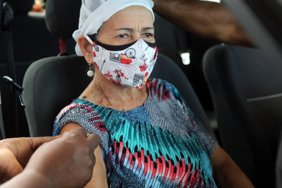 Salvador: vacinação de idosos de 64 anos e policiais militares começa nesta quarta (31)