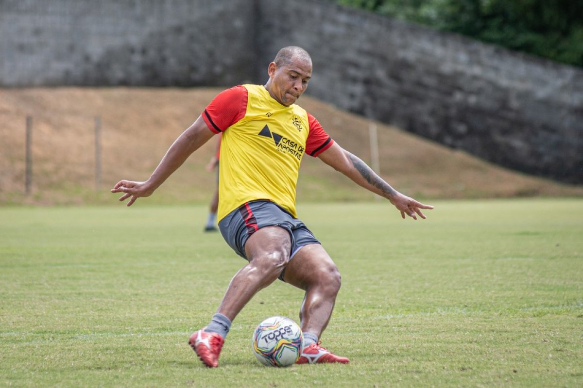 Em maratona, Vitória deve mandar time alternativo diante do Bahia de Feira pelo Baianão