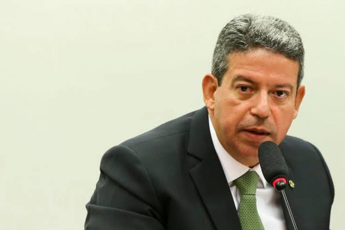 Após reunião de Comitê, Lira defende compra de vacinas por empresas privadas