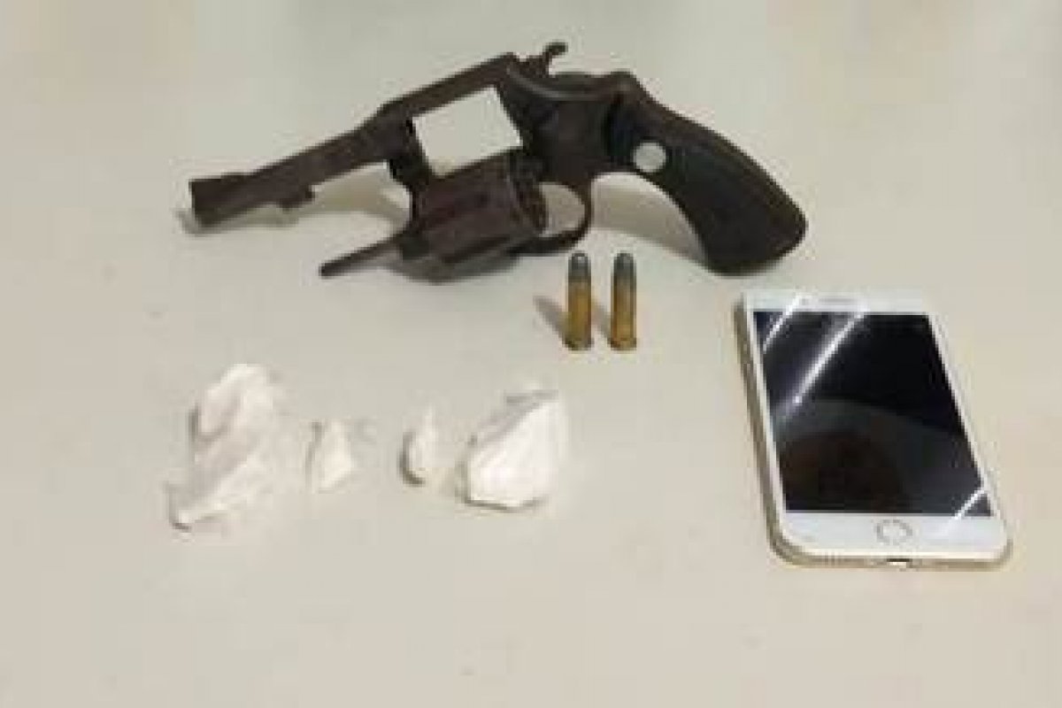 Polícia apreende arma e drogas em Juazeiro, no norte da Bahia