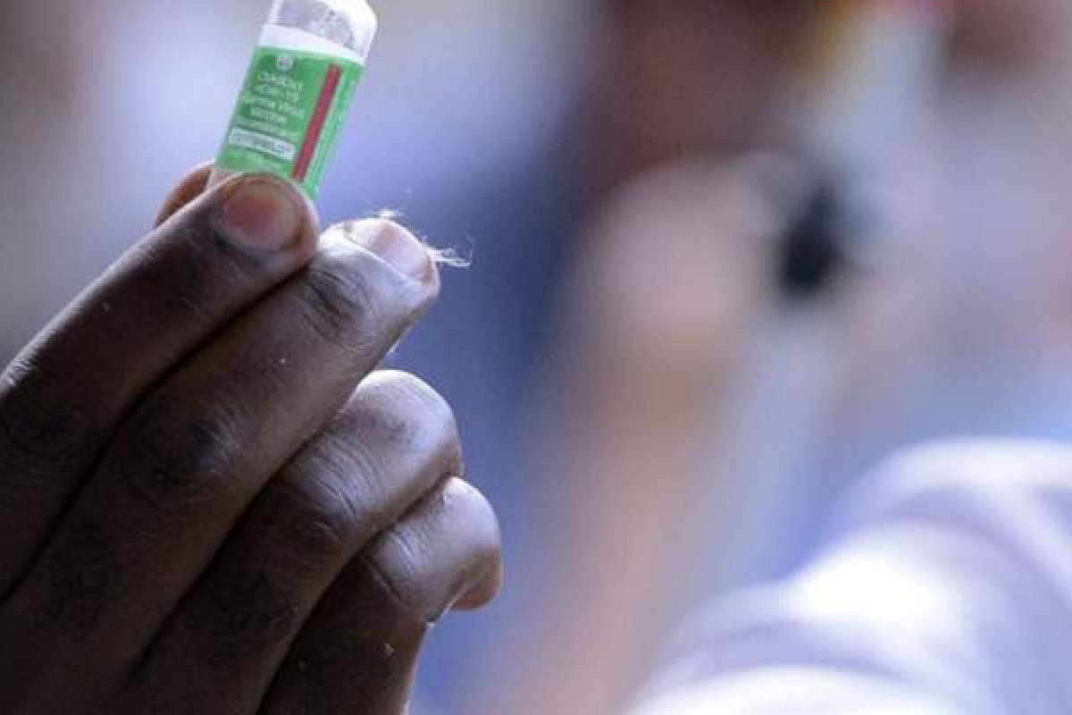 Agência europeia afirma que vacina de Oxford pode ser usada por todos os adultos