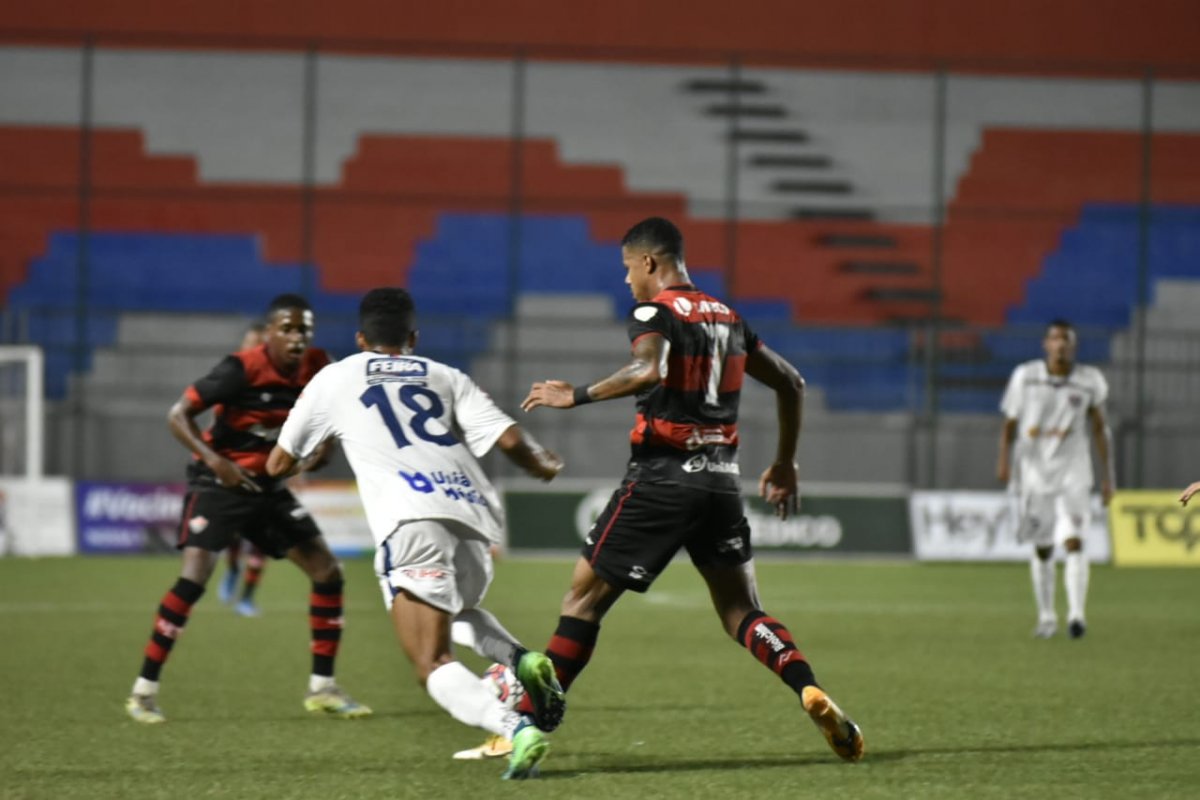 Vitória empata mais uma partida na temporada, desta vez com o Bahia de Feira pelo Baianão