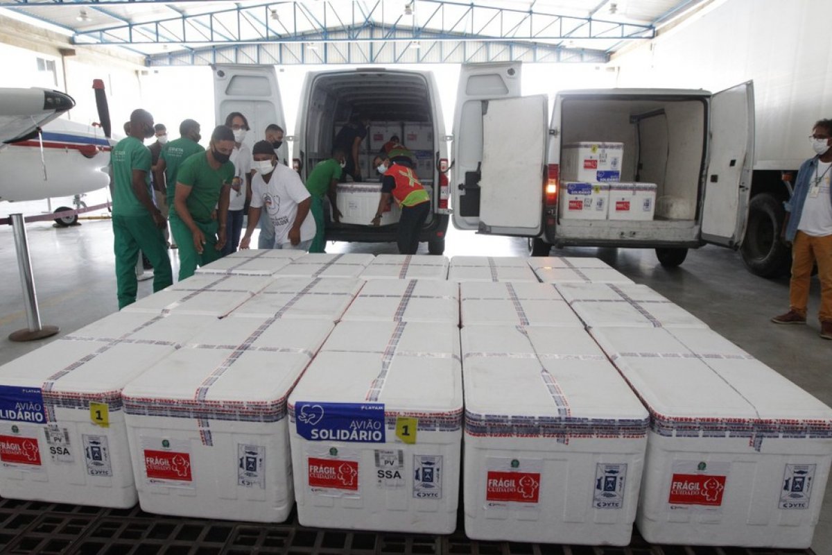 Novas doses da vacina devem chegar à Bahia na manhã desta quinta (1º)