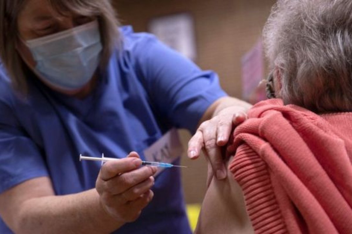 'Lentidão da vacina prolonga a pandemia', diz OMS sobre Europa