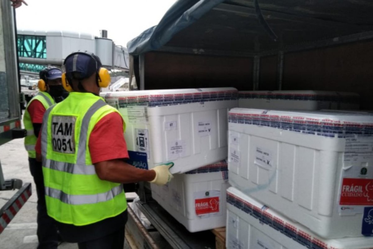 Governo Federal envia mais de 600 mil doses de vacina para a Bahia