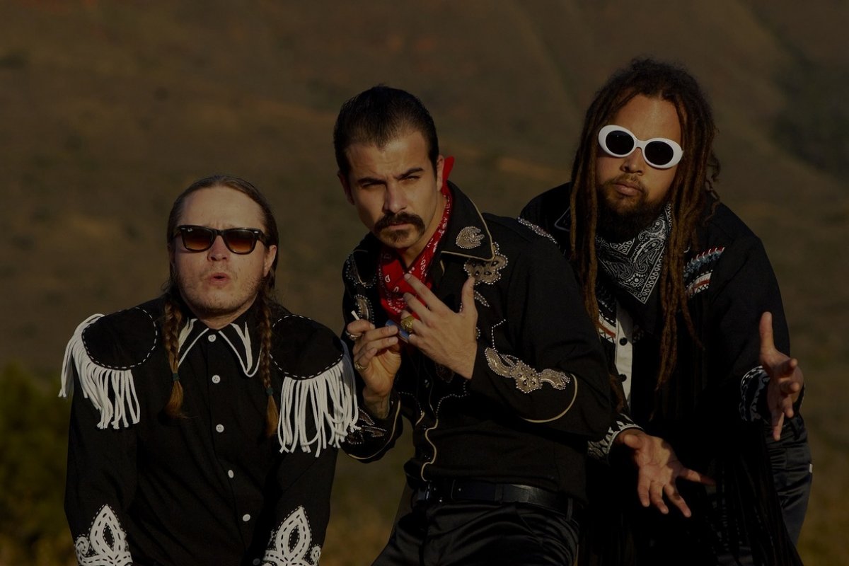 Shiron the Iron lança novo single com desejo de férias eternas em clima punk veraneio