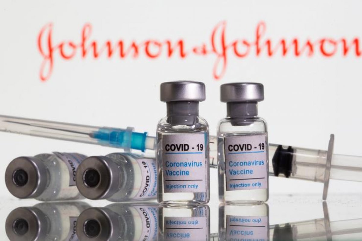 Fábrica mistura vacinas e inviabiliza 15 milhões de doses da Johnson 