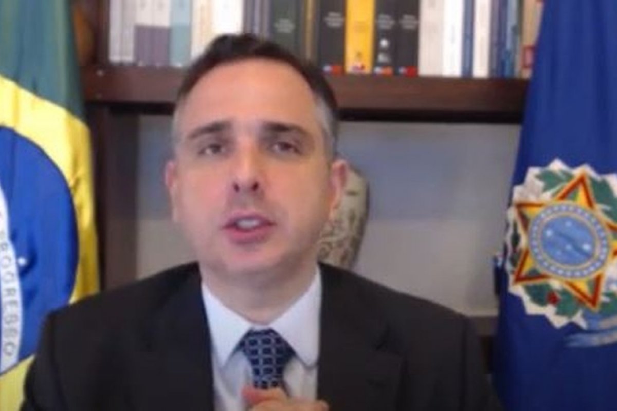 Pacheco se reúne com prefeitos e critica falta de coordenação no combate à Covid-19