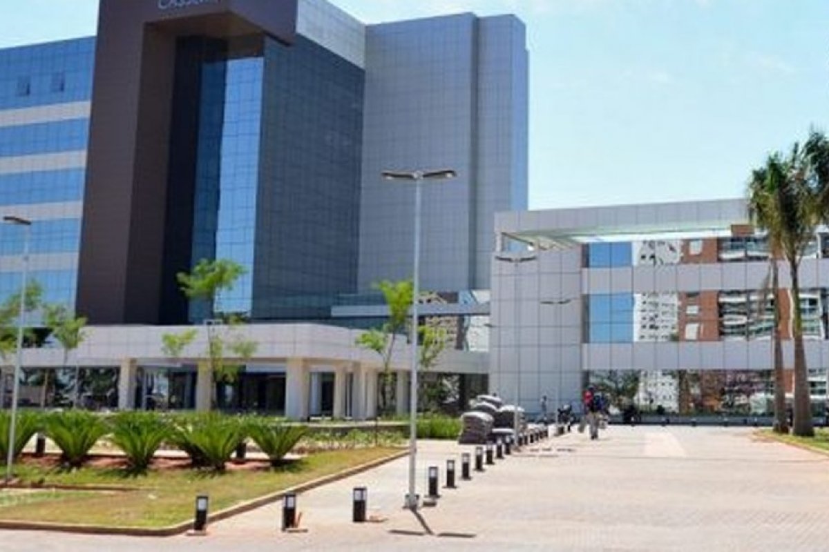 Mulher descobre traição após encontrar amante ao visitar marido com covid-19 em hospital