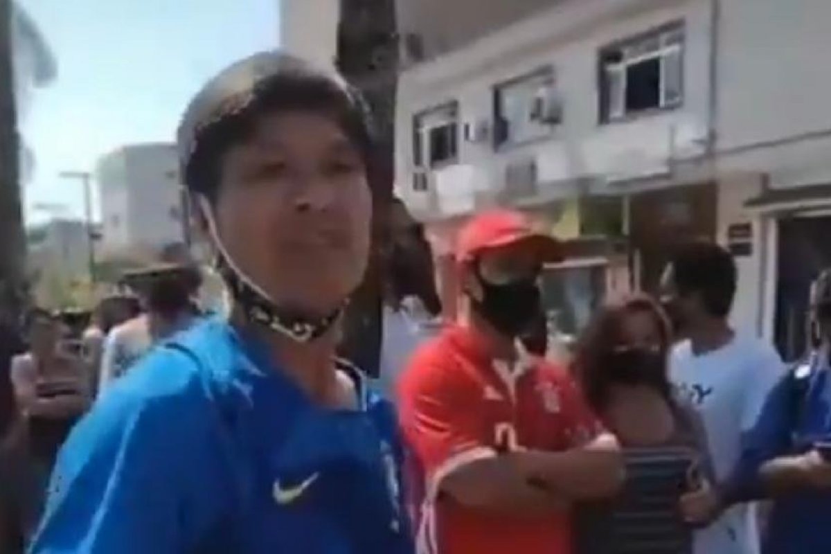 Vídeo: Chinês viraliza na internet ao tentar xingar Doria de vagabundo