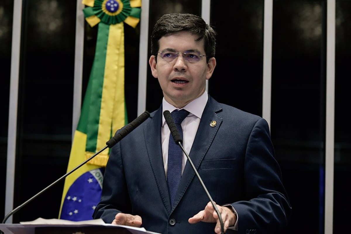 Muito ajuda quem menos atrapalha