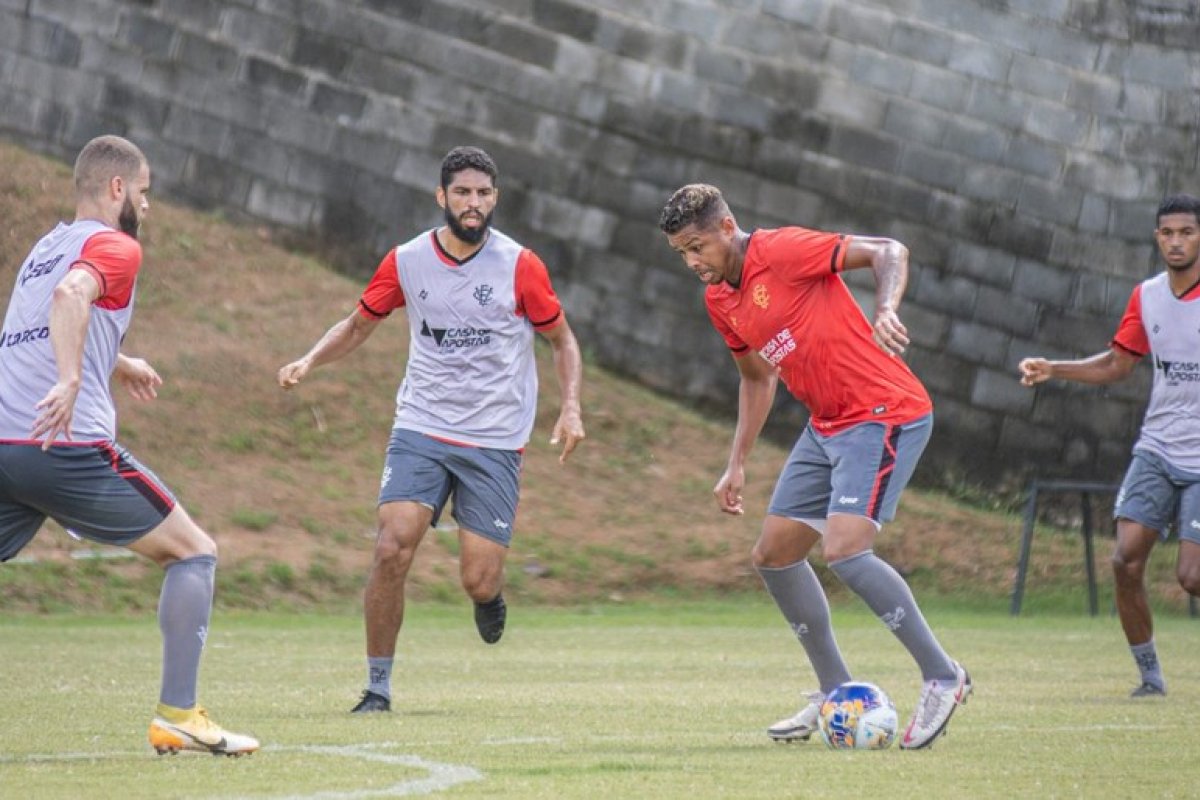 Vitória se reapresenta e inicia preparação para enfrentar o Treze