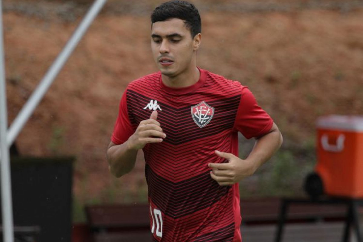 "Deus me livre cair no esquecimento", rebate Alisson Farias sobre críticas