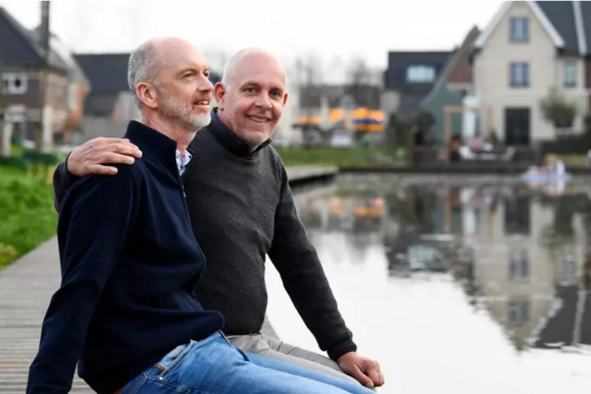 Holandeses celebram 20º aniversário de primeiros casamentos gays do mundo