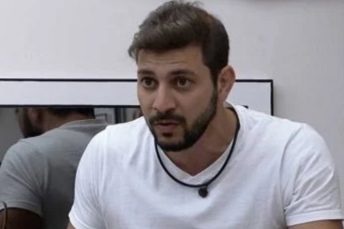Babado! No BBB 21, Caio diz ter flagrado Gilberto se masturbando: “Que nojo”!