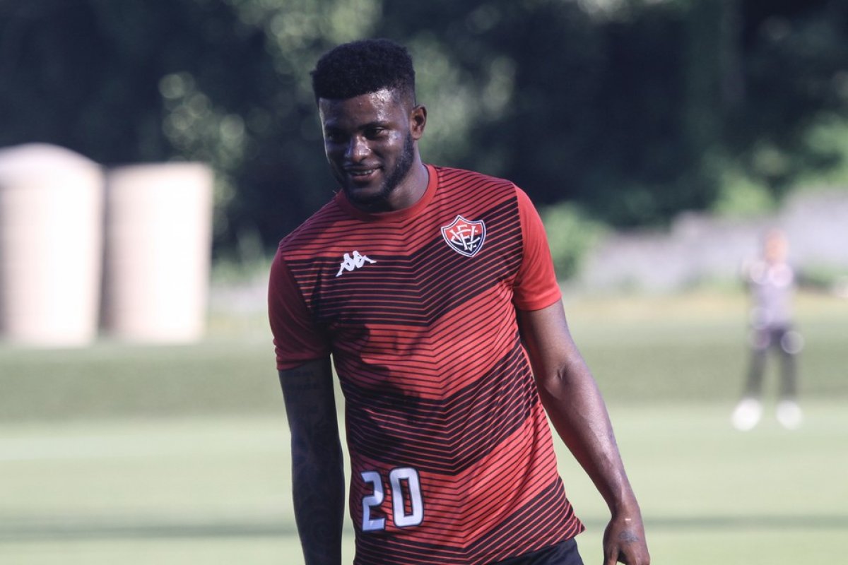 Rafael Carioca rescinde contrato com o Vitória e deve fechar acordo com o Botafogo