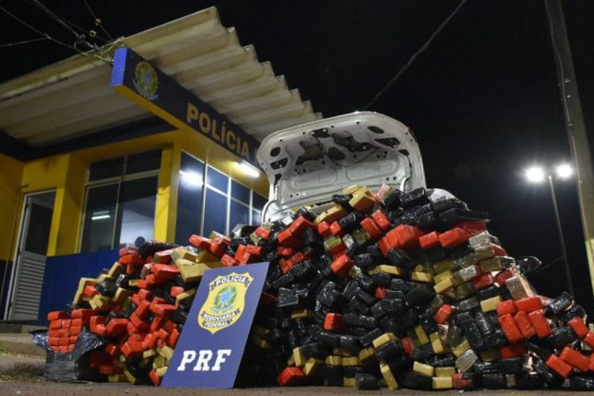 PRF: mais de 700 quilos de maconha são apreendidos no Paraná