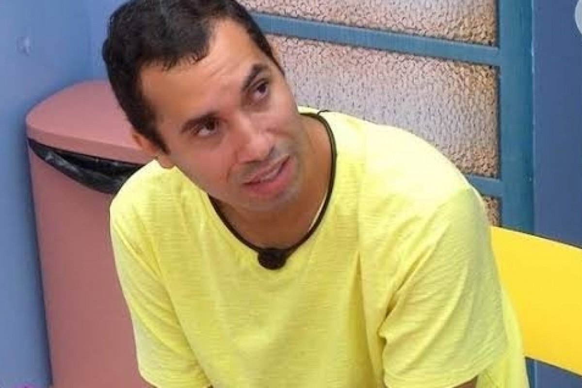 BBB21: Pai rejeitava Gilberto por ele não “ser preto o suficiente”
