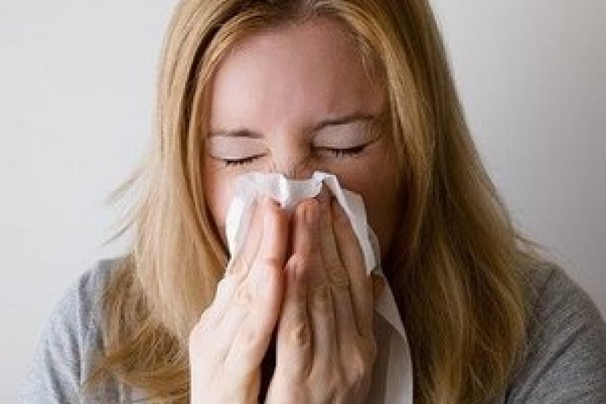 Após contato com infectado por covid-19, é necessário se isolar imediatamente, alerta especialista