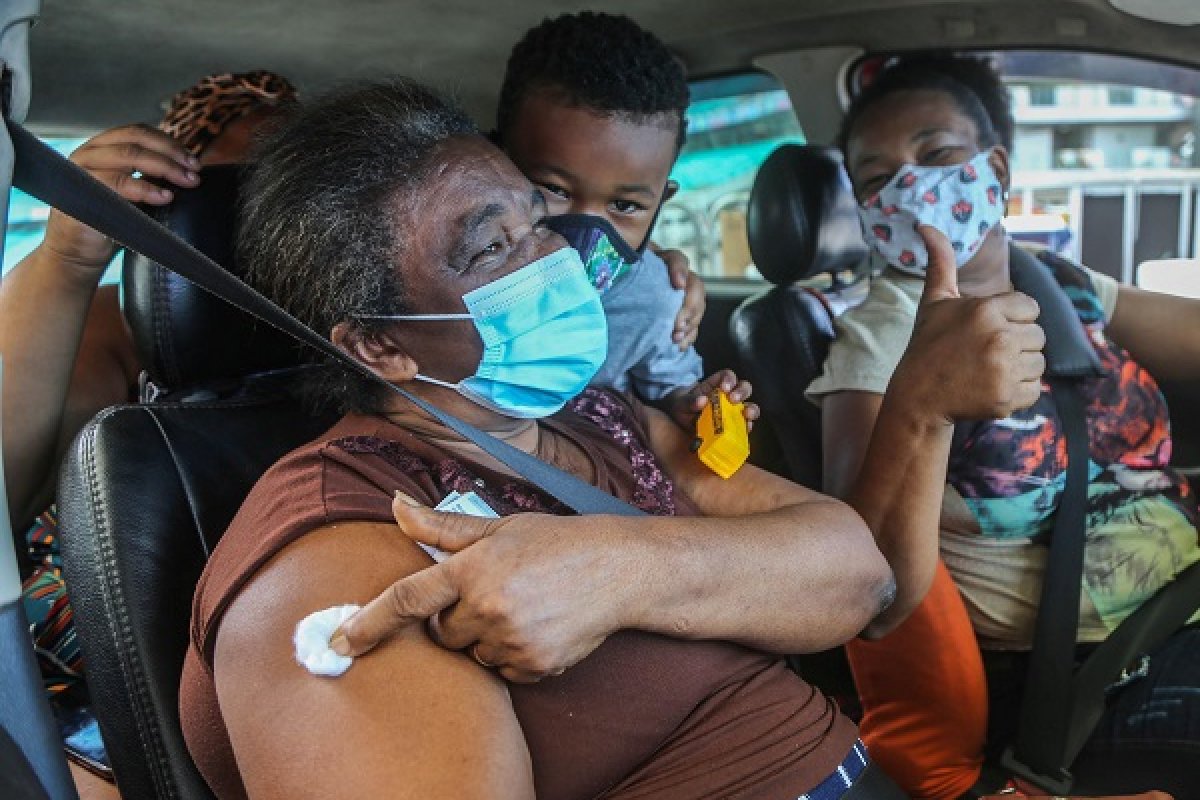 Salvador atinge novo recorde diário de vacinados contra a covid-19