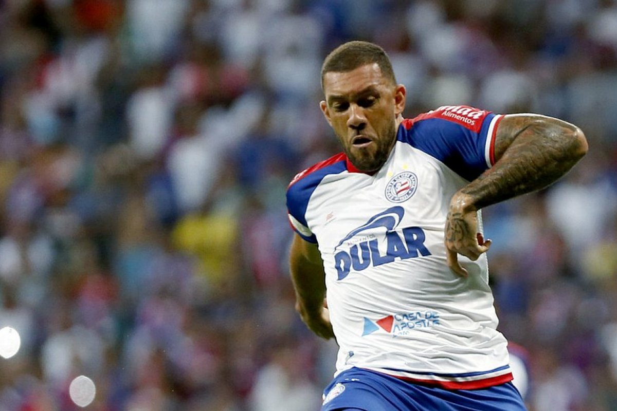 Fernandão pode ser punido por expulsão contra o Flamengo