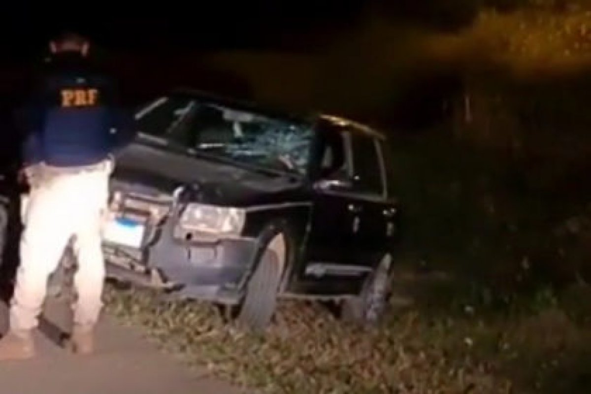 Ciclista fica ferido após colidir contra um carro na BR 116