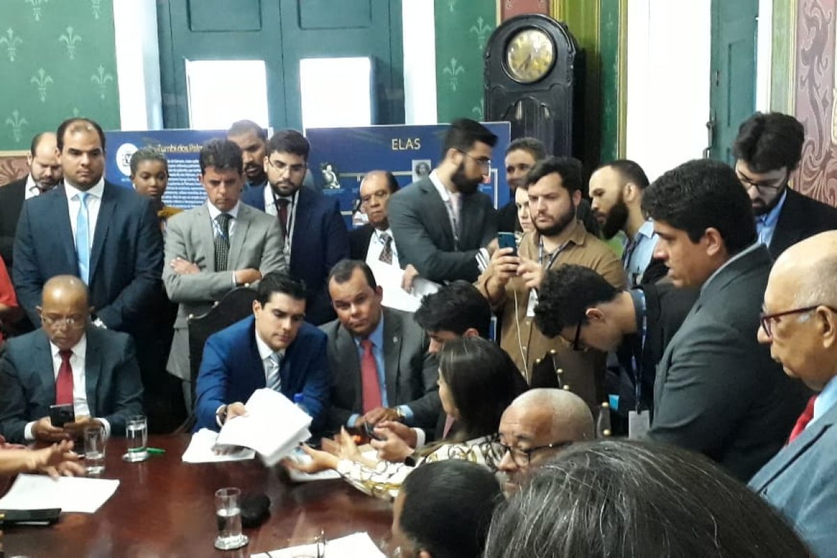 Sessão que vai decidir votação da PL dos aplicativos de transporte é suspensa na CMS