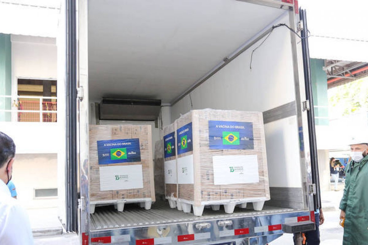 Ministério da Saúde recebe mais 1 milhão de doses da CoronaVac entregues pelo Butantan
