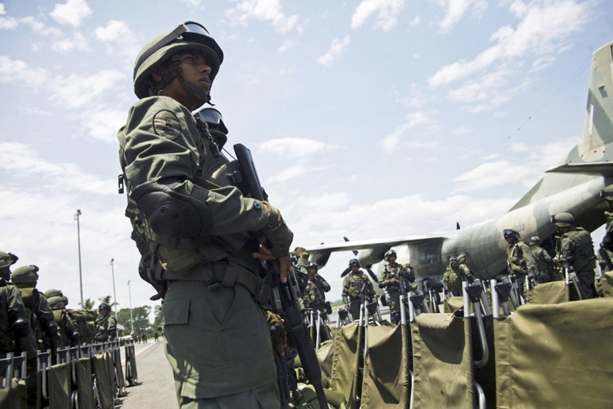 Maduro pede ajuda da ONU para desativar minas terrestres na Colômbia