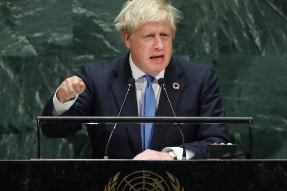 Boris Johnson lança programa de testagem em massa para reabrir setores da economia