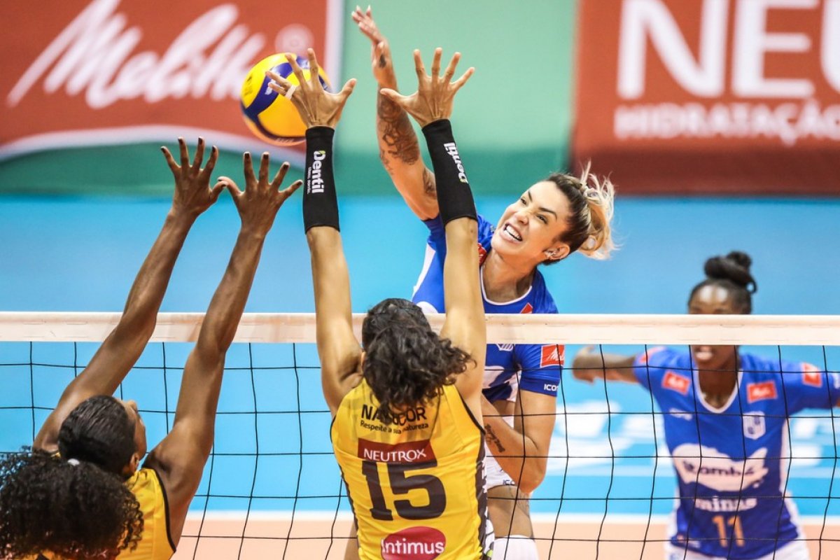 Minas e Praia Clube decidem Superliga Feminina de Vôlei nesta segunda-feira (5)