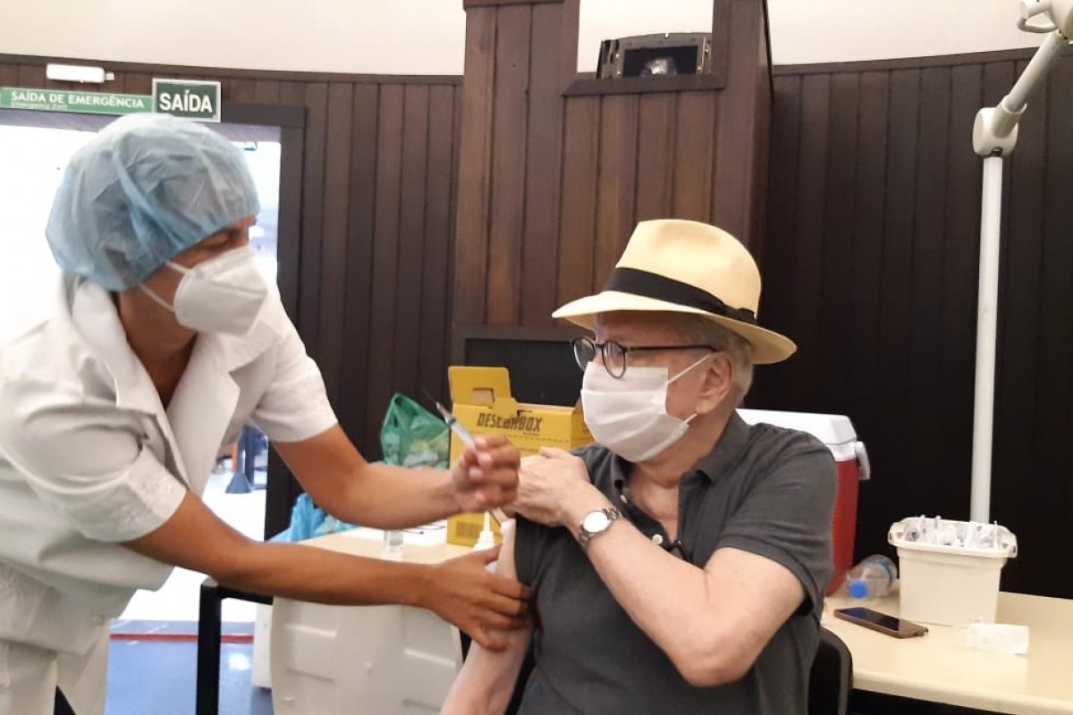 Jornalista Renato Machado é vacinado contra Covid-19 no Rio!