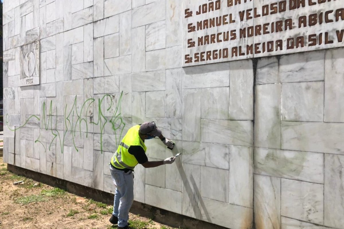Monumento de Mário Cravo, em Salvador, é pichado pela segunda vez em quatro meses