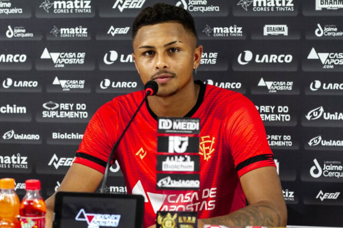 "É manter e evoluir cada vez mais", festeja Samuel com início promissor no Vitória